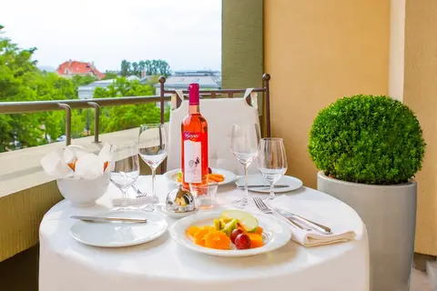 Mamaison Hotel Andrassy Budapest in Boedapest — foto 17