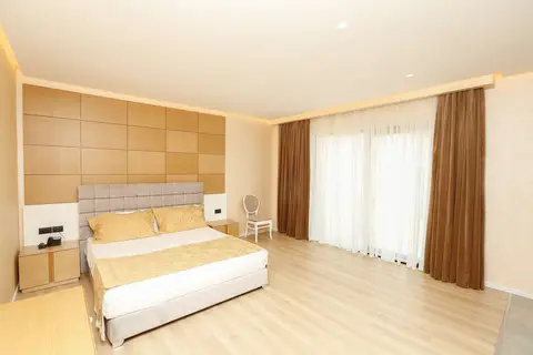 Oxford Hotel in Tirana