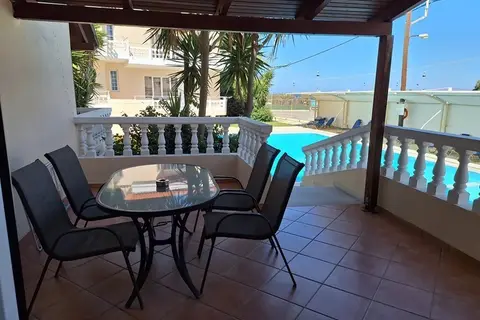 Perla Beach in Agia Marina — foto 15