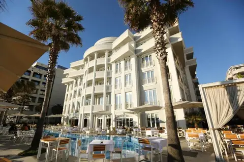 Palace Hotel & Spa in Golem