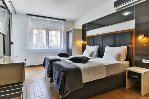 Villa Dvor Kornic in Budva — foto 29
