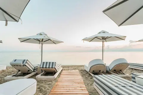 Blue Carpet Luxury Suites in Πευκοχώρι — foto 19
