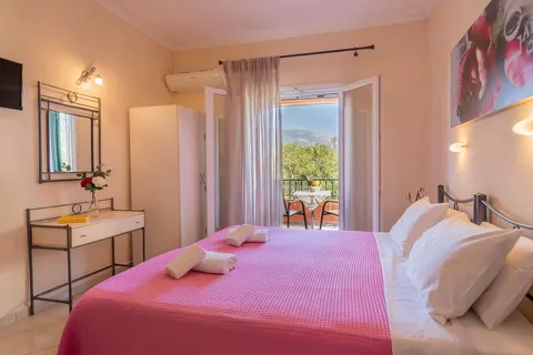 Ziogas Luxury Apartments in Kato Korakiana — foto 5
