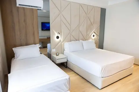 Fafa Aqua Palace Hotel in Golem — foto 4