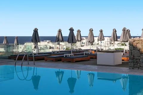 The George Hotel in Πλατύς Γιαλός — foto 8