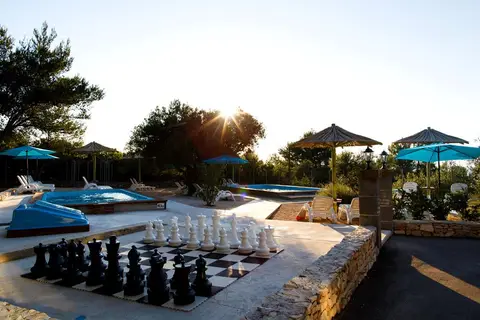 Waterman Beach Village camp & glamping in Supetar — foto 6