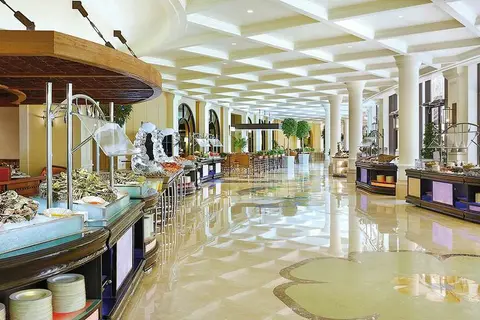 The Ritz-Carlton Abu Dhabi Grand Canal in الروضة — foto 21