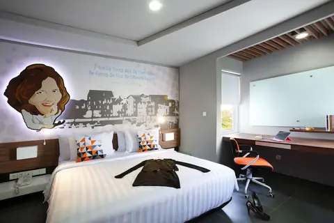 Berry Biz Hotel Sunset Road in Kuta — foto 17