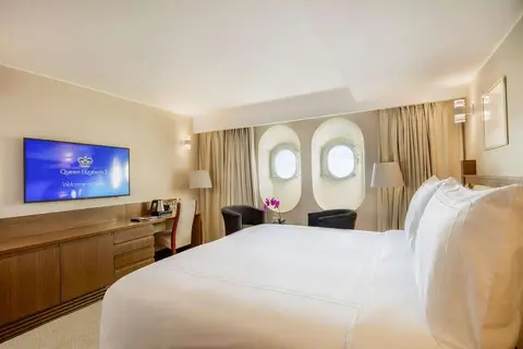Queen Elizabeth 2 in Dubai — foto 13