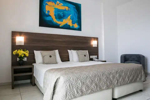Theo Sunset Bay Hotel in Paphos — foto 16