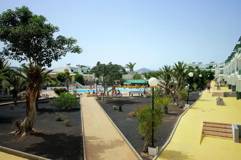 Plaza Palmeras in Puerto del Carmen — foto 24