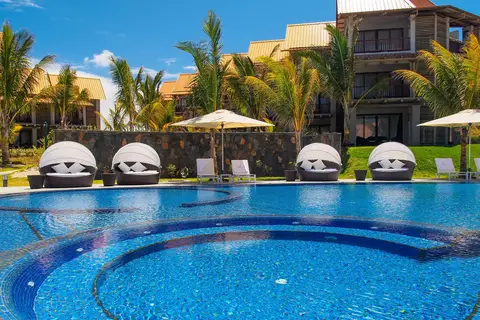 Crystals Beach Resort Belle Mare in Quatre Cocos VCA