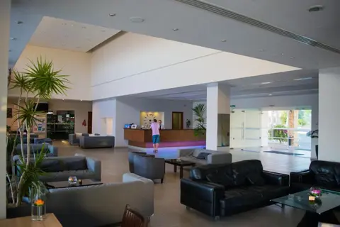 Theo Sunset Bay Hotel in Paphos — foto 2