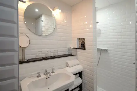 Hotel Littéraire Marcel Aymé in Parijs — foto 26