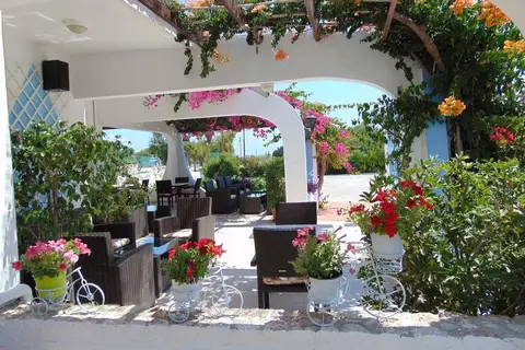Nirvana Beach Hotel in Θεολόγος — foto 11