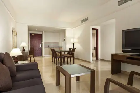 Ramada by Wyndham Beach Hotel Ajman in Ajman — foto 5