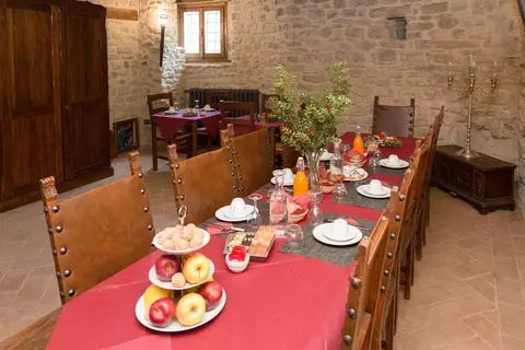 Castello di Giomici in Valfabbrica, foto 7