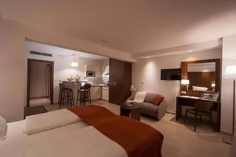 Aparthotel Miramare in Makarska — foto 15