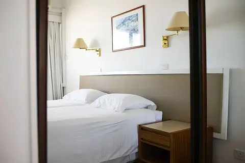 Sun Hall Beach Hotel & Appartementen in Larnaca — foto 7