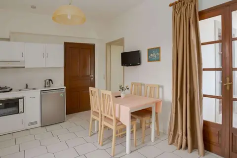 John Mary Apartments in Δημοτική Ενότητα Γουβών — foto 15