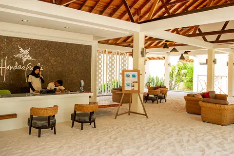 Hondaafushi Island Resort in Dhaalu Atoll — foto 16