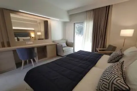 Radisson Paradise Beach Resort in Αμάρυνθος — foto 3