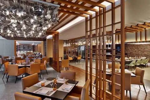 V Hotel Dubai Curio Collection by Hilton in دبي — foto 16