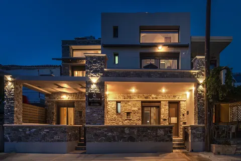 La Perla Suites in Agii Apostoli