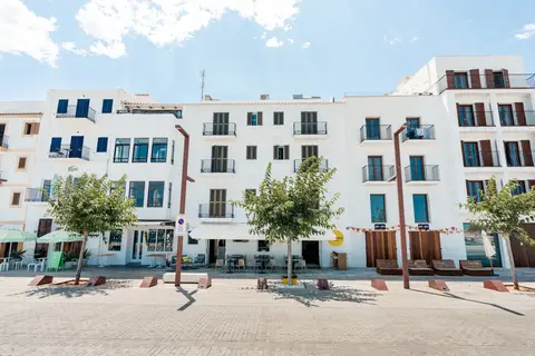Ryans La Marina in Ibiza-Stad — foto 2