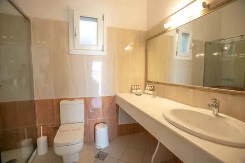 The George Hotel in Πλατύς Γιαλός — foto 18
