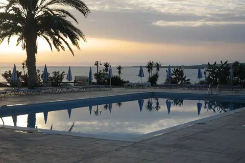 Vrachia Beach Hotel & Suites in Kissonerga — foto 11