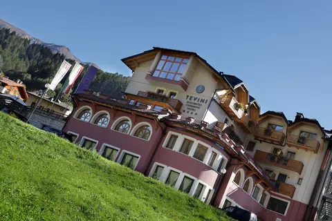 Tevini Dolomites Charming Hotel in Commezzadura — foto 102