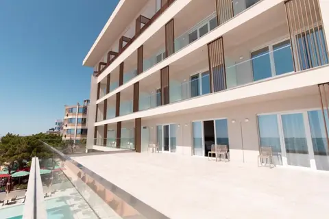 AMH Hotel Durres in Durres — foto 2