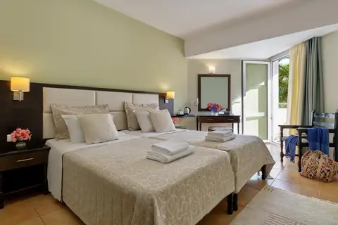 Aphrodite Hotel in Μόλυβος — foto 8