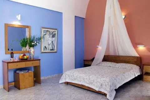 Philippion in Φηρά Θήρας — foto 14