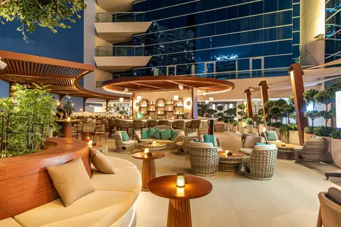 The First Collection Dubai Business Bay in Dubai — foto 16