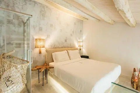 Blue Carpet Luxury Suites in Πευκοχώρι — foto 13