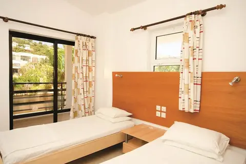 Coliseum Studios & Apartments in Πεύκοι — foto 30