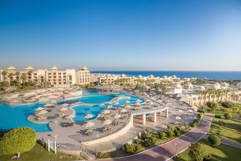 SRNTY Sahl Hasheesh in Arrivals Piazza
