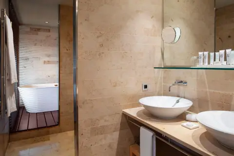The Artist Grand Hotel of Art in Bilbao — foto 5