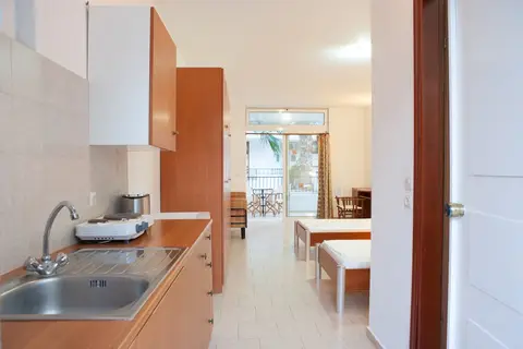 Coliseum Studios & Apartments in Πεύκοι — foto 27