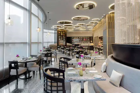 Jumeirah Emirates Towers in Dubai — foto 12