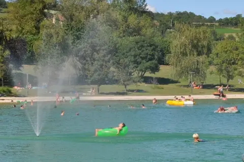 Camping 3 Lacs Du Soleil in Trept — foto 7