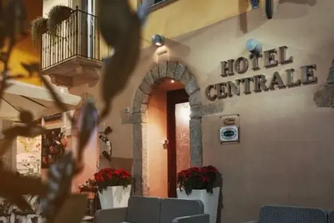 Hotel Centrale in Terranoa/Olbia