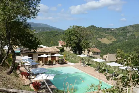 Borgo di Gallano in Valtopina