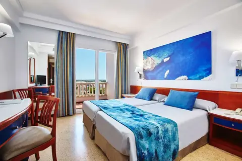 Universal Hotel Romantica in Colònia de Sant Jordi — foto 3