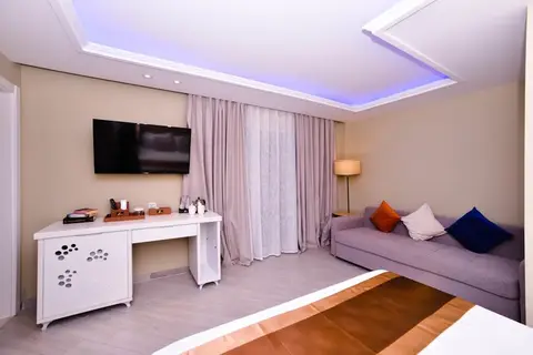 Fafa Beach Hotel in Golem — foto 3