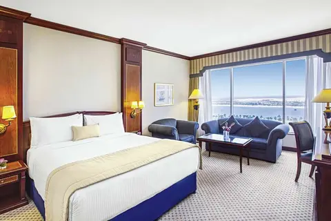 Corniche Hotel Abu Dhabi in الدَّانَةْ — foto 18