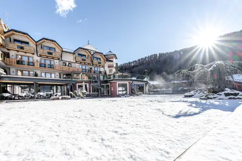 Tevini Dolomites Charming Hotel in Commezzadura — foto 27