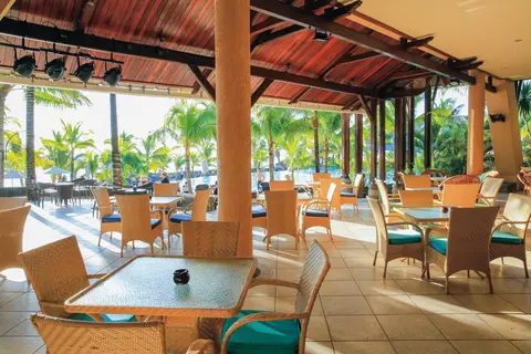 Victoria Beachcomber Resort & Spa in Pointe Aux Biches — foto 3